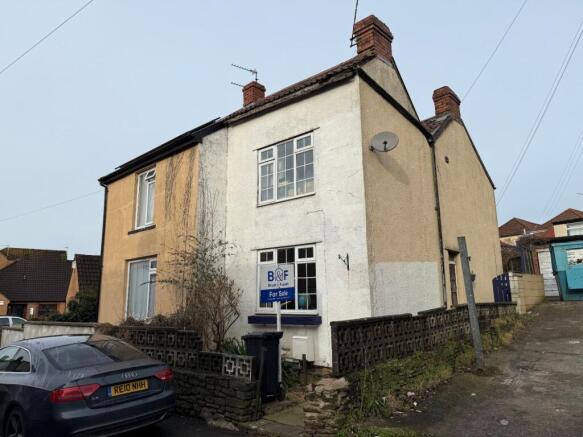 2 bed property, in Upper Station Road, £210,000