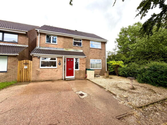 4 bed property, in Bluebell Avenue, £385,000