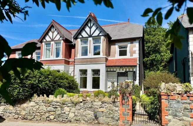 4 bed property, in Old Mill Road, £275,000