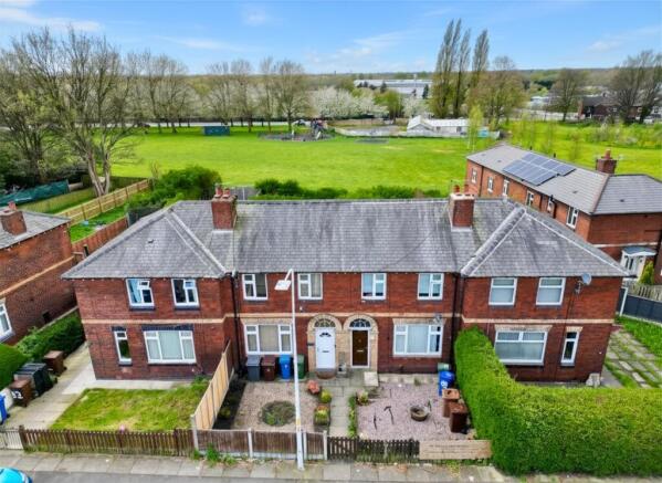 2 bed property, in Thorncliffe Avenue, £180,000