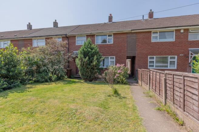 3 bed property, in Hollands Way, £175,000