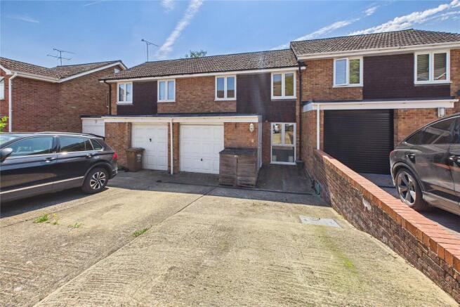 3 bed property, in Frimley, £415,000