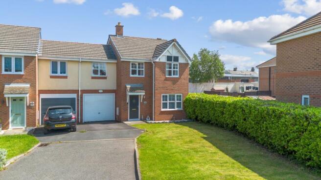 3 bed property, in Levens Close, £250,000