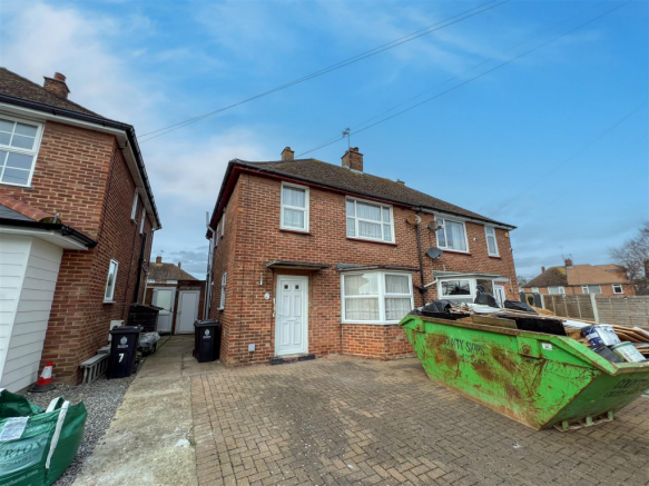 3 bed property, in Windmill Park, £240,000