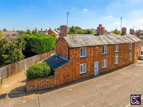 3 bed property, in Oak Street, £385,000