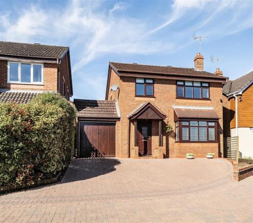 4 bed property, in Waresley Park, £400,000