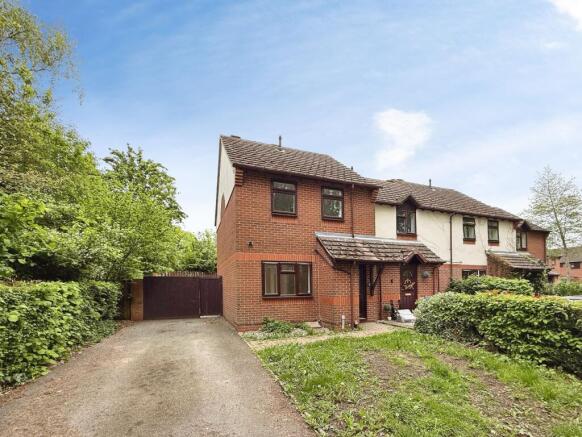2 bed property, in Mccormick Drive, £185,000