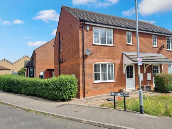 3 bed property, in Spire View, £185,000