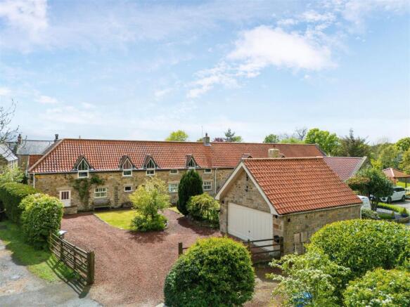 4 bed property, in Ulgham Grange Farm, £695,000