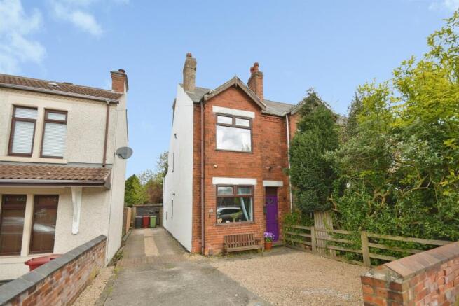 2 bed property, in Alfreton Road, £165,000