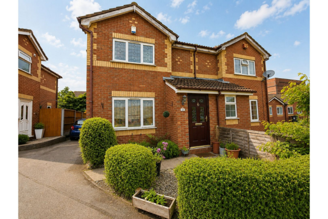 3 bed property, in Mill Burn Way, £270,000
