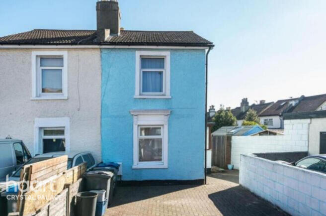 2 bed property, in Whitehorse Lane, £350,000