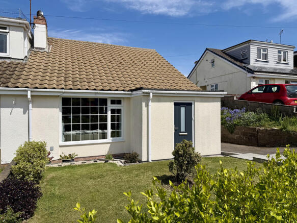 2 bed property, in Weston Lane, £375,000