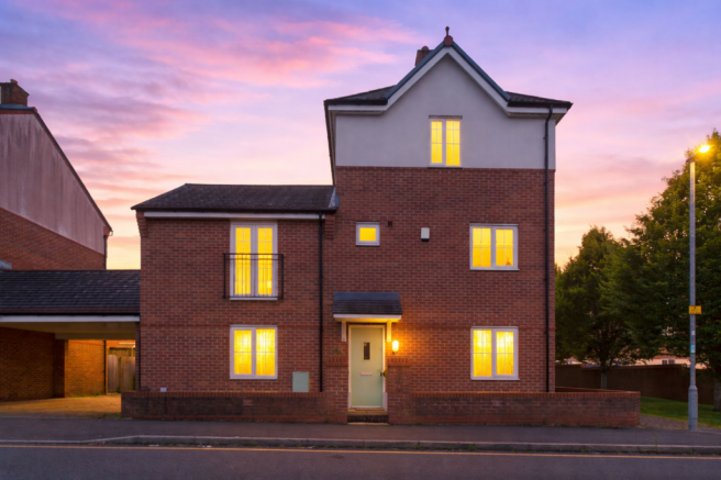 4 bed property, in Merchant Road, £325,000