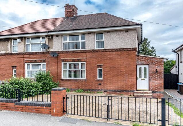 3 bed property, in Eastern Avenue, £185,000