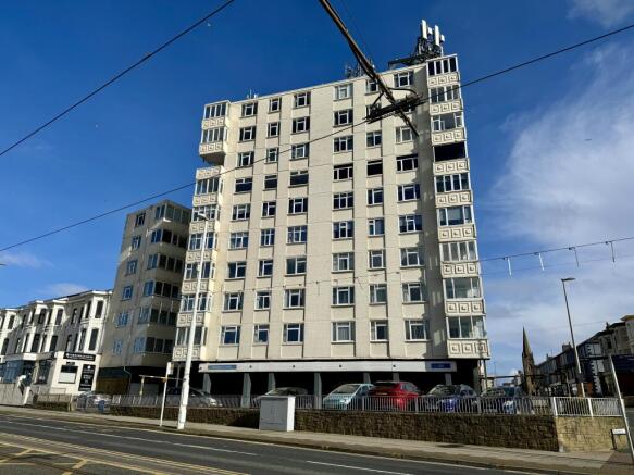 2 bed property, in Regent Court, £94,950