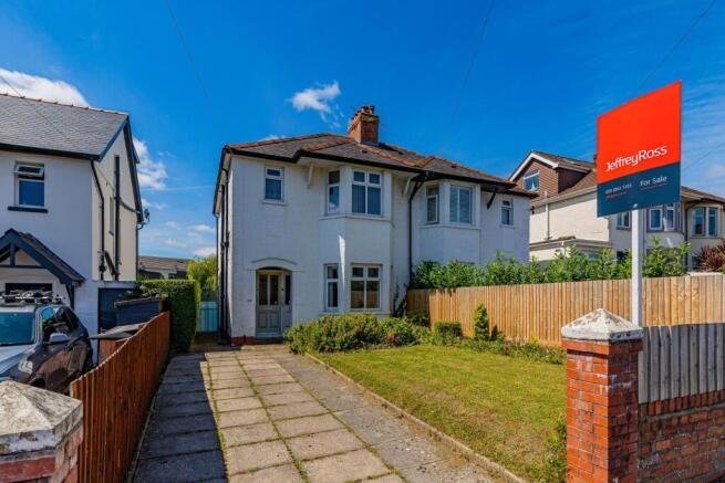 3 bed property, in Redlands Road, £410,000