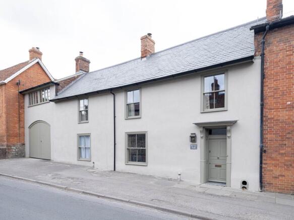 5 bed property, in High Street, £950,000