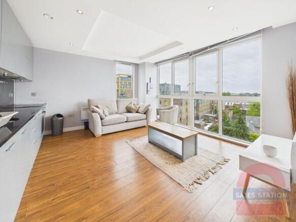 2 bed property, in Newport Road, £120,000