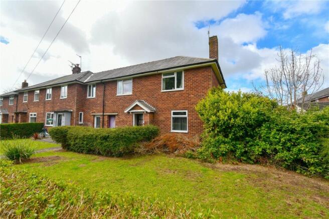 3 bed property, in Oakfield Road, £190,000