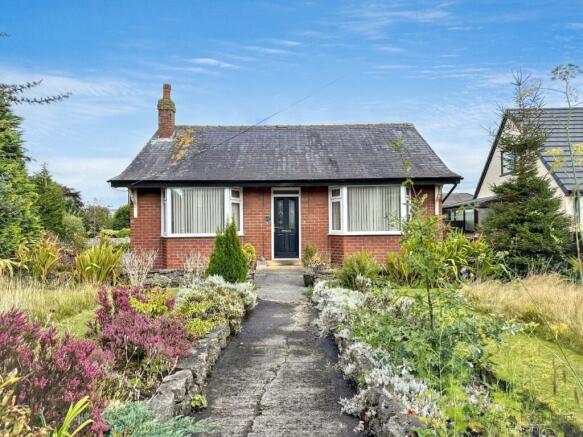 2 bed property, in Lancaster Road, £340,000
