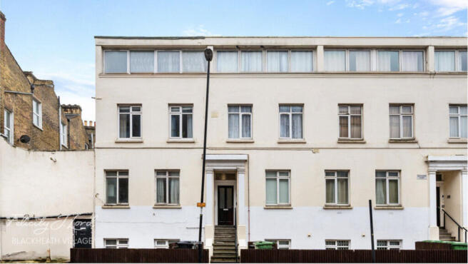 2 bed property, in Eastdown Park, £150,000