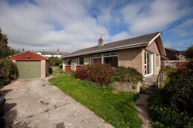 3 bed property, in Brinscombe Lane, £325,000
