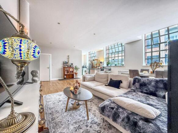 2 bed property, in Wimbledon Street, £100,000
