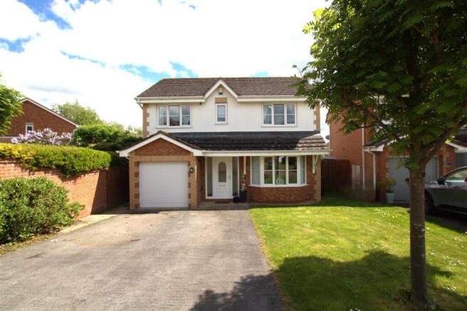 4 bed property, in Carlile Hill, £270,000