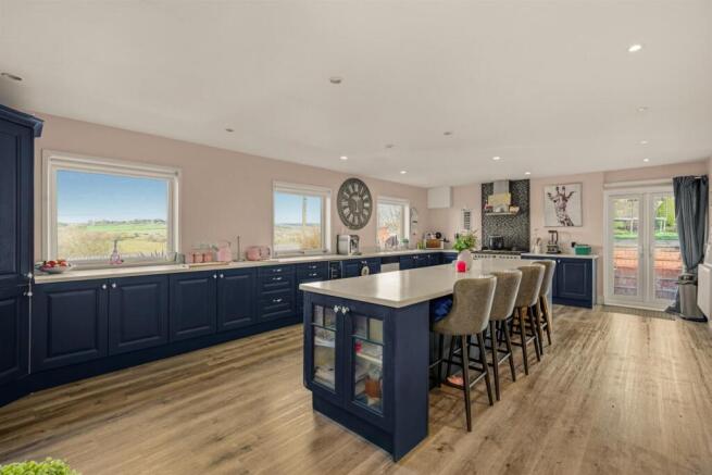 7 bed property, in Penrhiw Terrace, £650,000
