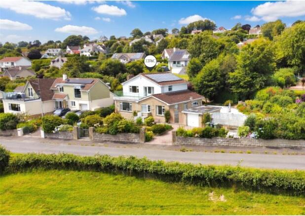 4 bed property, in Meadowside, £650,000