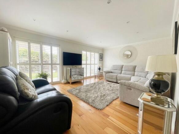 4 bed property, in Southdown Avenue, £525,000