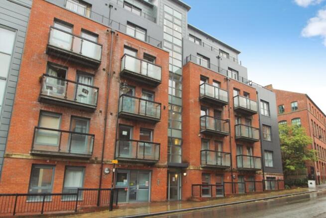 1 bed property, in Upper Allen Street, £80,000