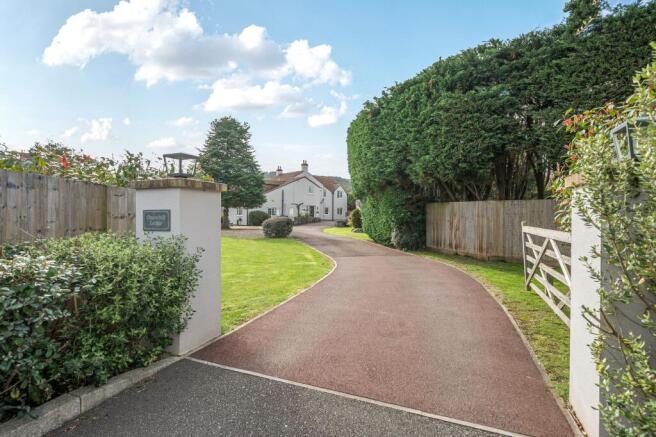 5 bed property, in Bristol Road, £875,000