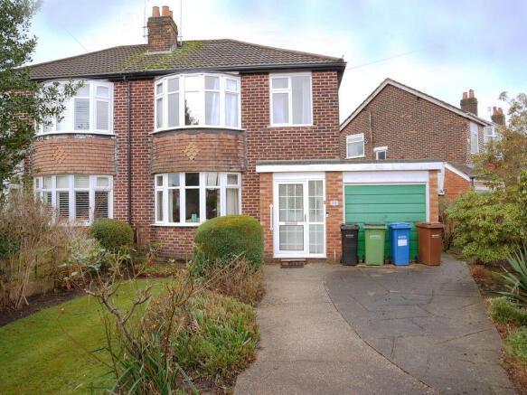 3 bed property, in 18 Green Walk, £350,000