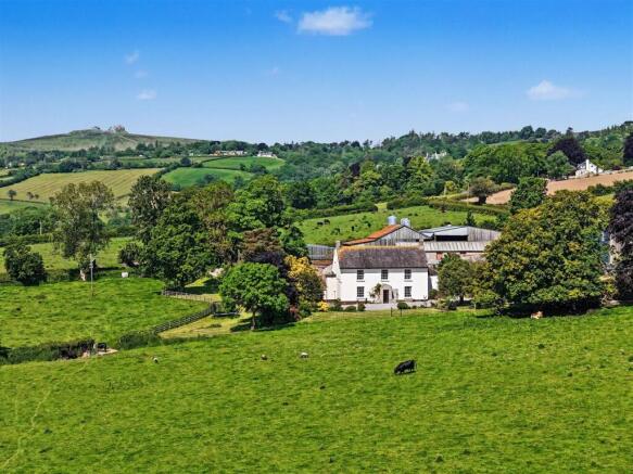 5 bed property, in Ilsington, £1,100,000