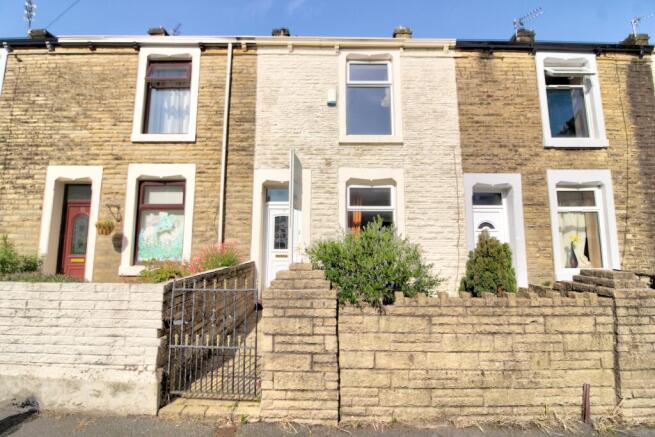 2 bed property, in York Street, £90,000