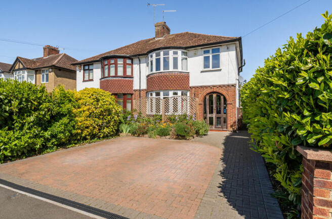 3 bed property, in Clewer Hill Road, £600,000
