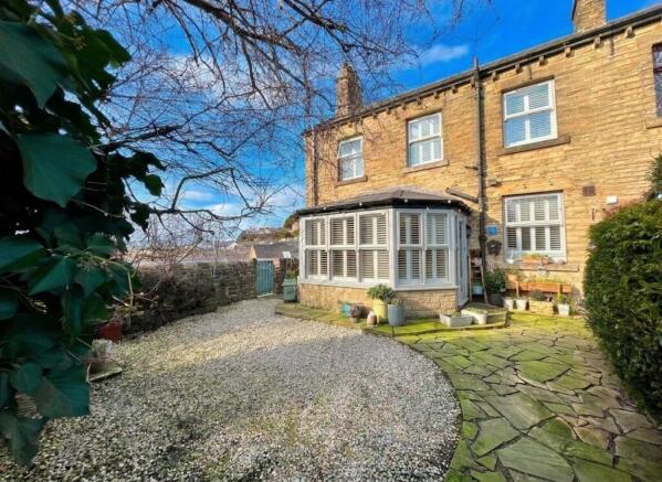 2 bed property, in Lascelles Hall Road, £360,000