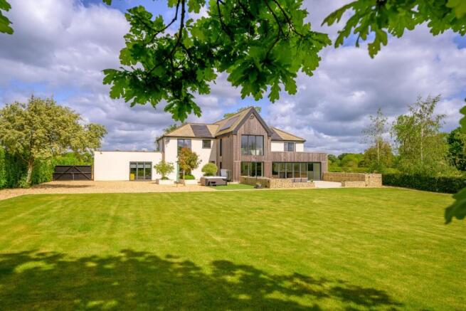 5 bed property, in Hall Lane, £1,295,000