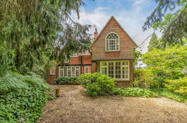 2 bed property, in Sandy Lane, £850,000