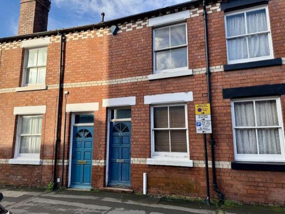 2 bed property, in Castle Foregate, £160,000