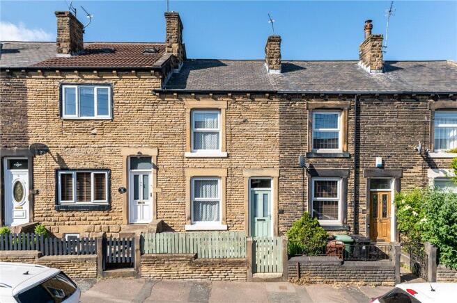 2 bed property, in Nepshaw Lane, £195,000
