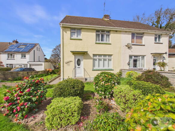 3 bed property, in Queensway, £250,000