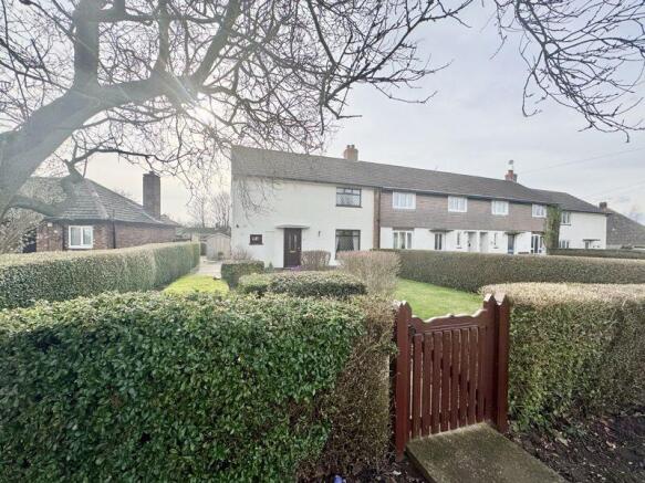 3 bed property, in Carters Garth Close, £130,000