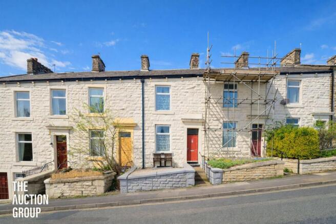 2 bed property, in Milnshaw Lane, £60,000