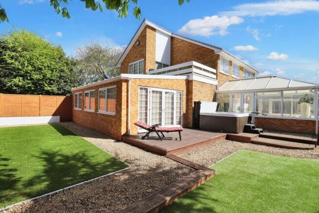 4 bed property, in Raven Lane, £550,000