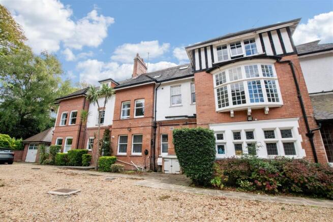 2 bed property, in Mckinley Road, £340,000