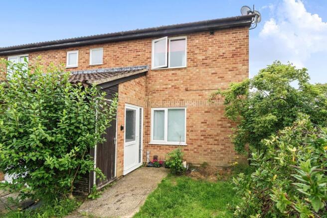 1 bed property, in Woodley Close, £130,000