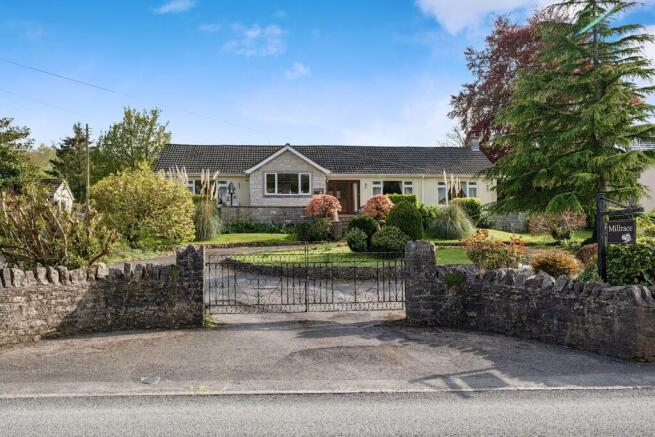 4 bed property, in Long Street, £695,000